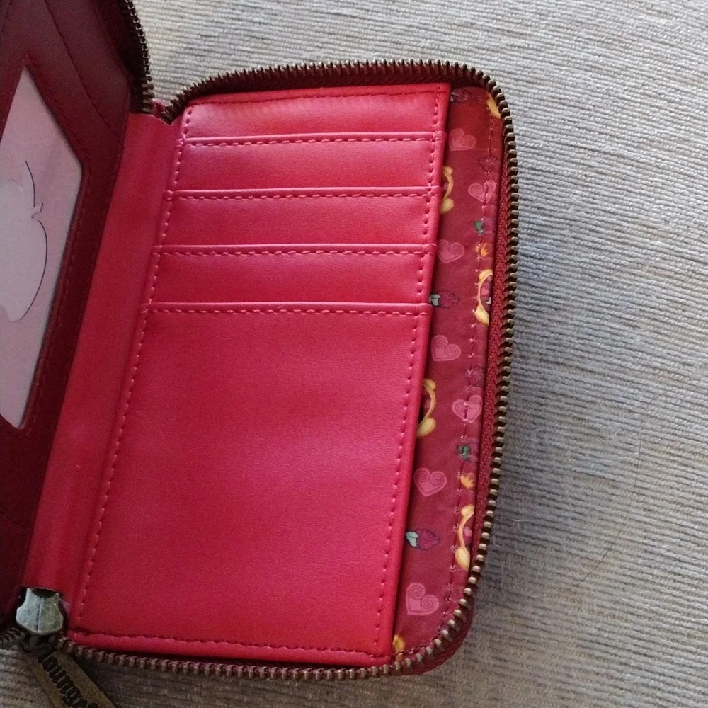 Loungefly Disney Snow White Wallet NWOT - Picture 3 of 7